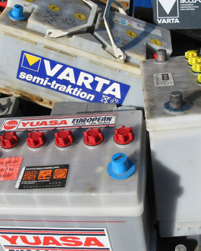 Blyholdige batterier